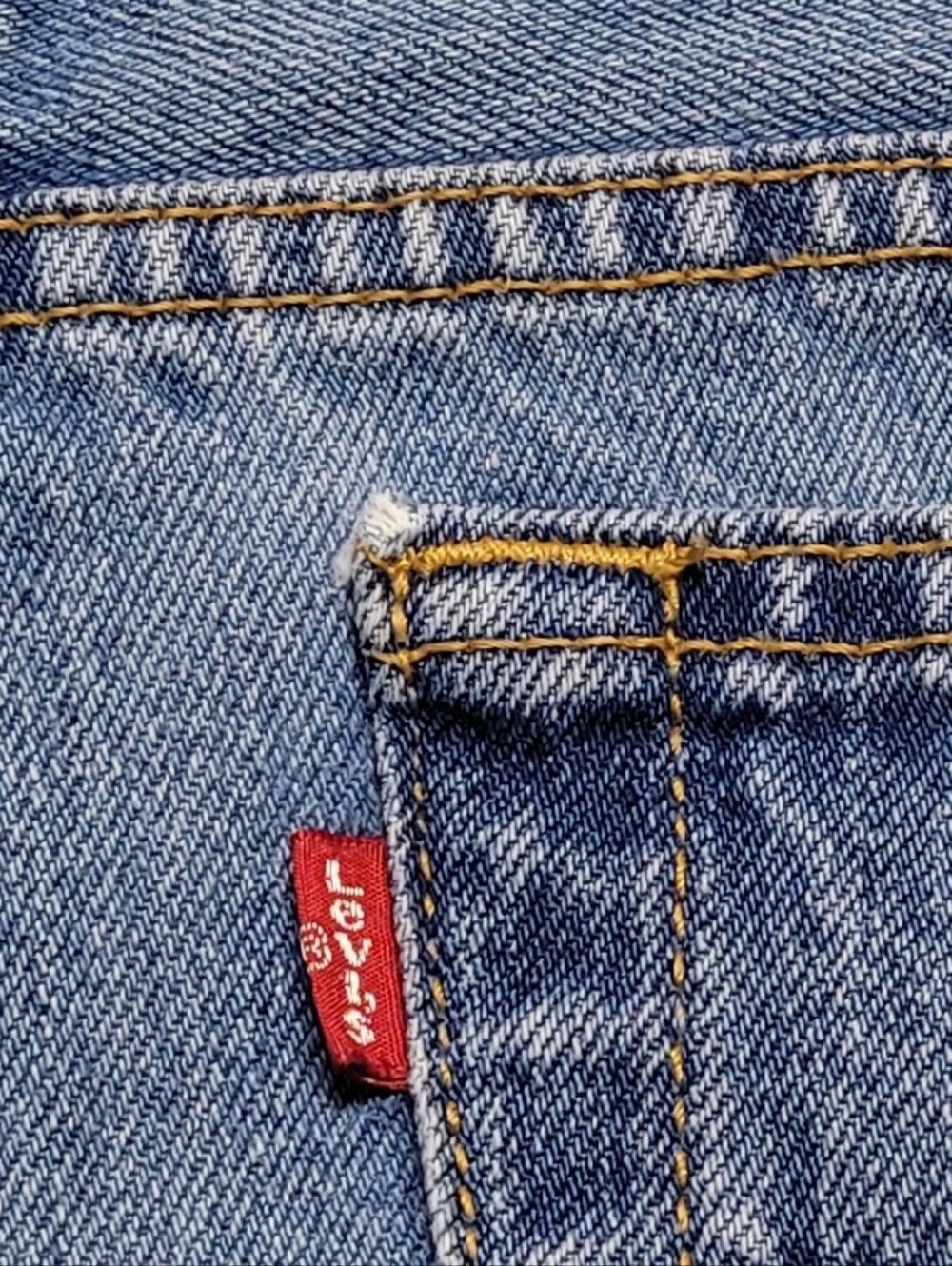 Levi's Vintage Y2K Mid-Wash Blue Cotton Denim Mid-Rise Red Tab Daisy Duke Shorts - Picture 8 of 9
